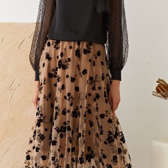 Elegant Floral Mesh Maxi Skirt - Picture 5 of 10